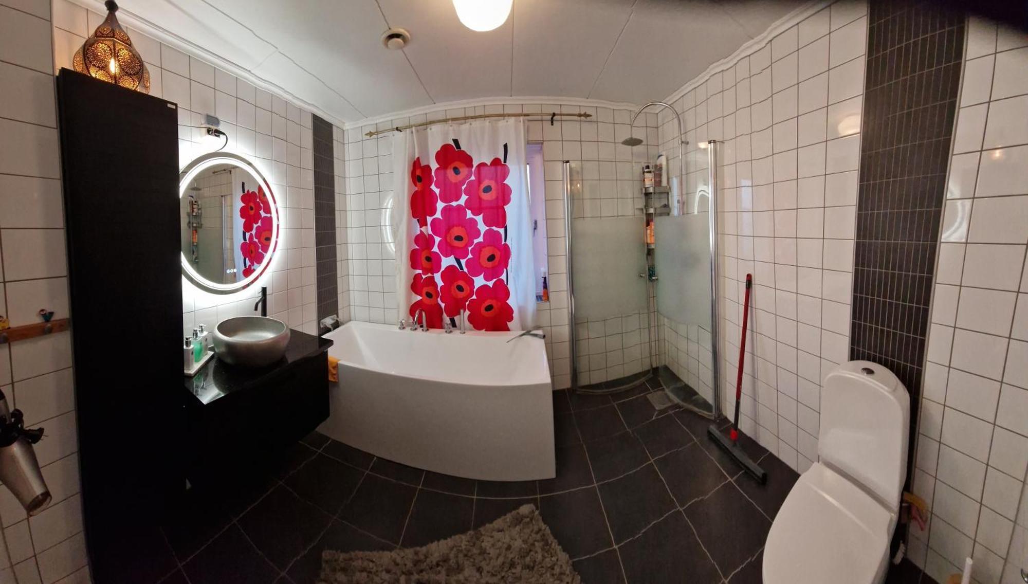 Lila Rummet - Rum Naera Bad Och Centrum, 1 Tr Upp - Saengklaeder & Handdukar Ingar Färjestaden Exterior foto